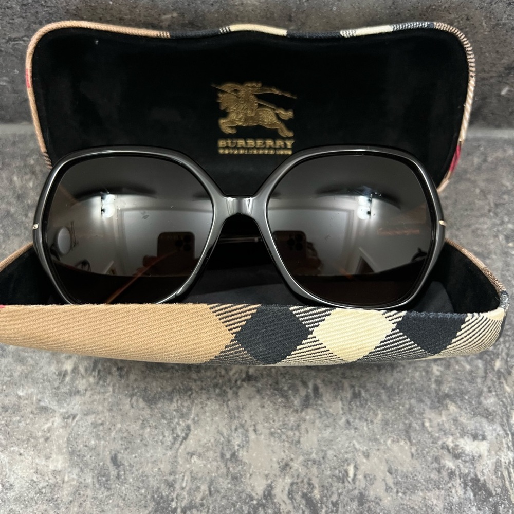 Burberry Square Havana Brown and Gold Sunglasses - Picture 2 of 9